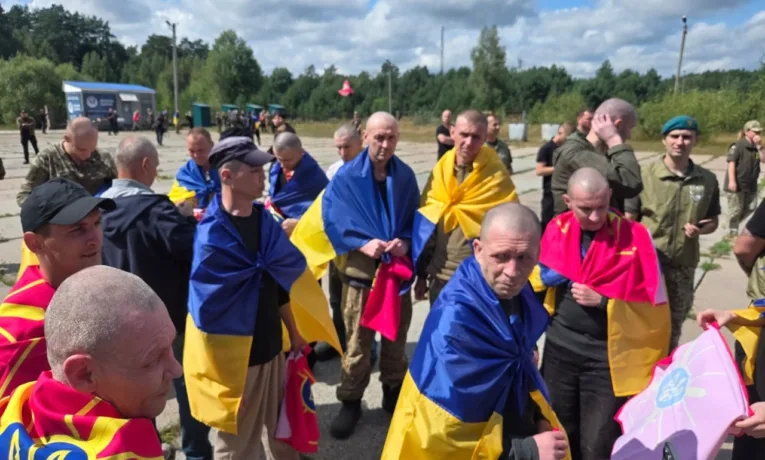 Ще 103 українські воїни повернулися з російського полону