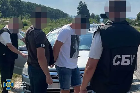 На Львівщині затримали чоловіка, який за 11 тисяч євро організовував незаконний перетин кордону