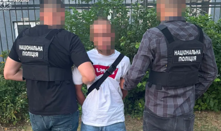 У Львові двоє чоловіків ошукали 72-річного пенсіонера на понад $16 тисяч та €2,6 тисячі