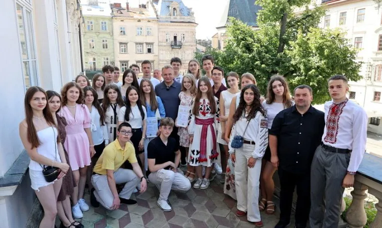 У Львові нагородили найкращих випускників НМТ: один учень набрав максимальні 800 балів