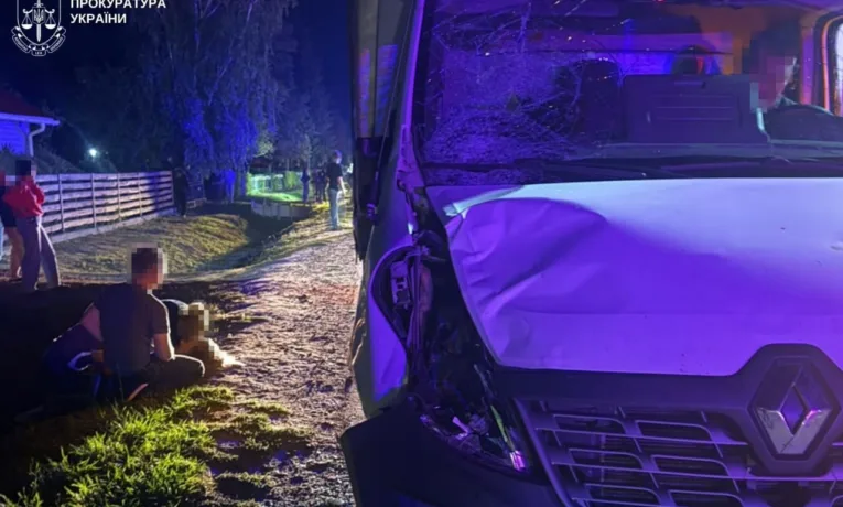 На Львівщині водій Renault на смерть збив 14-річну дівчину: ще одна дитина в лікарні