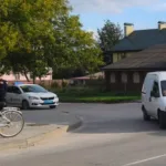 У Бродах автомобіль зіткнувся з велосипедисткою: 58-річну жінку госпіталізували