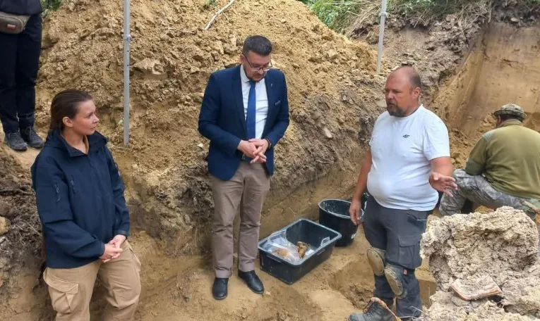 На Голосківському кладовищі у Львові виявили останки 90 людей: серед них військові Вермахту та Війська Польського