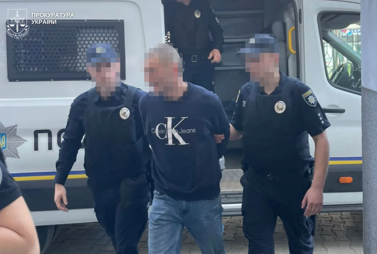 У Львові чоловік прикрився дитиною та розпилив балончик в очі військовому