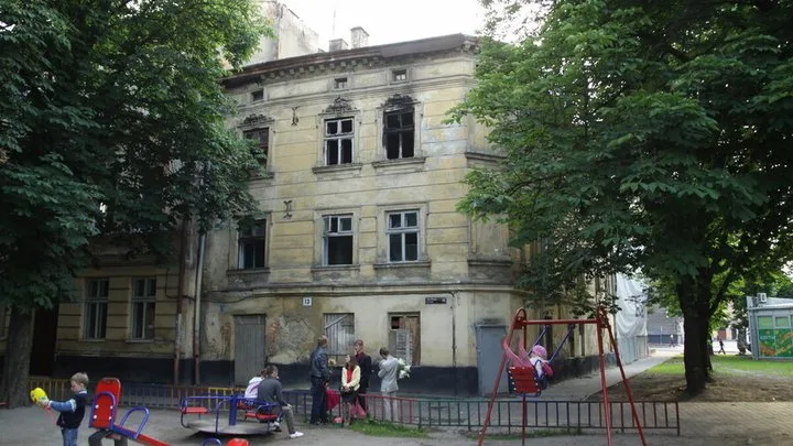 У центрі Львова занепадають два історичні будинки: місто звернулося до Мінкульту