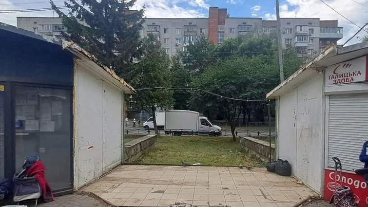 У Львові власники самостійно демонтували п’ять МАФів на вулиці Мазепи
