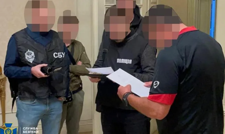 На Львівщині затримали організатора наркогрупи: вилучили понад 640 г кокаїну та зброю