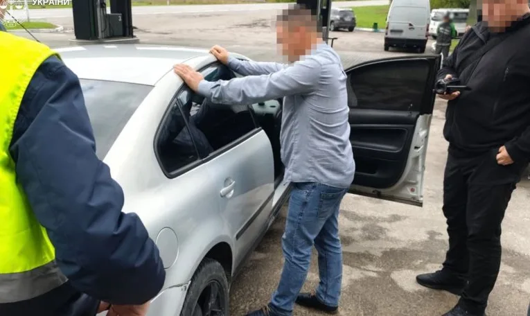 На Львівщині посадовця міськради затримали на хабарі за землю