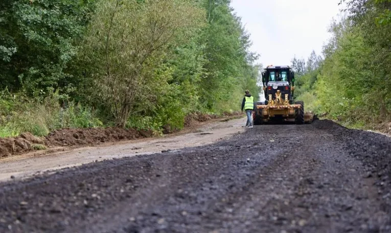 На Львівщині ремонтують 18-кілометрову дорогу до трьох пунктів пропуску з Польщею
