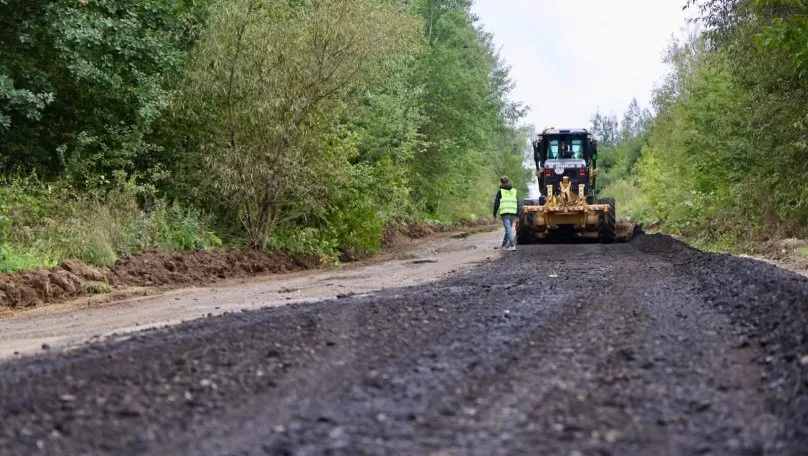 На Львівщині ремонтують 18-кілометрову дорогу до трьох пунктів пропуску з Польщею