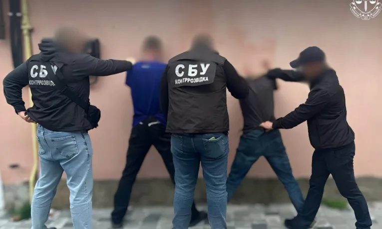 На Львівщині двом чоловікам повідомили про підозру у теракті біля ТЦК