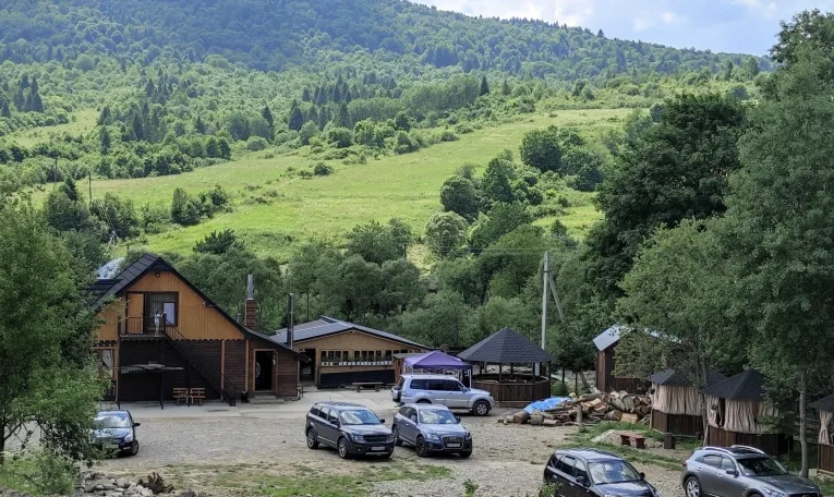 Біля «Тустані» перевіряють землю, на якій стоїть «Корчма у Зені»