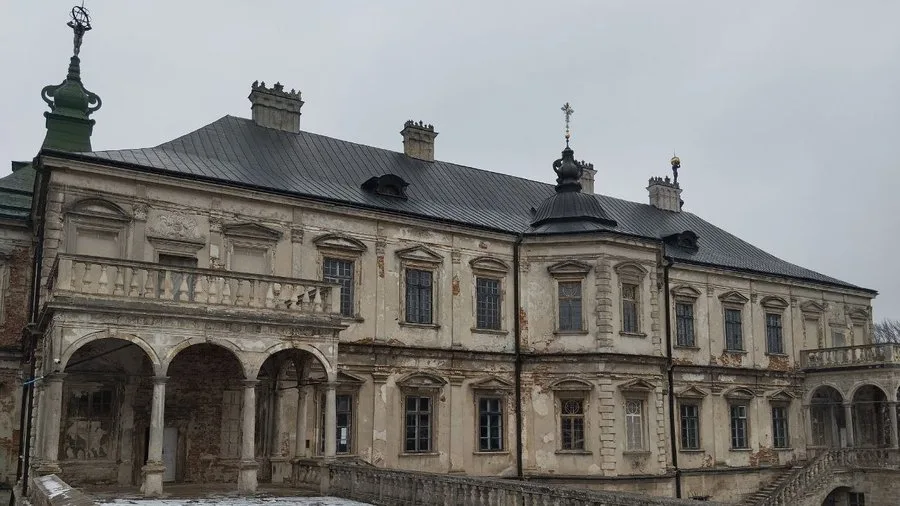 Підгорецький замок ремонтують через проблеми з вологою: що відбувається з історичною спорудою