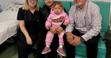 У Львові лікарі дістали з бронха півторарічної дівчинки шматок пластику