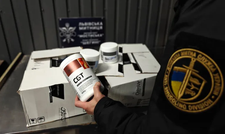Львівські митники викрили Audi та БАДи на мільйон гривень під виглядом гуманітарної допомоги для військових