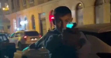 У Львові двоє молодиків побили перехожого та погрожували пістолетом