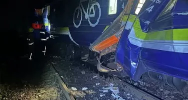 У Львові зіткнулися поїзд «Львів — Сокаль» та електровоз: постраждали восьмеро людей